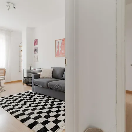 Guesthost - Cozy Flat Near Gorla M1 Appartamento *