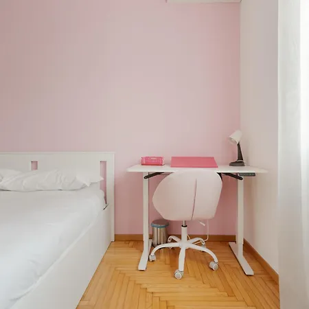 Appartamento Guesthost - Cozy Flat Near Gorla M1 *