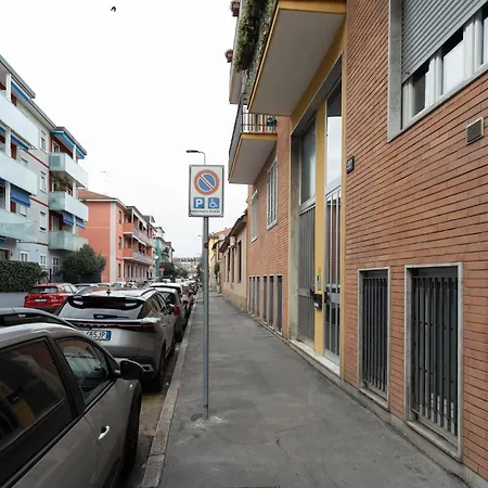 Appartamento Guesthost - Cozy Flat Near Gorla M1 *
